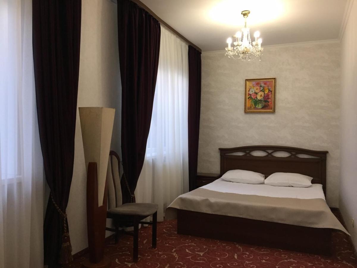 Hotel-Restaurant Lyube Plus Khmelʼnytsʼkyy Exteriér fotografie