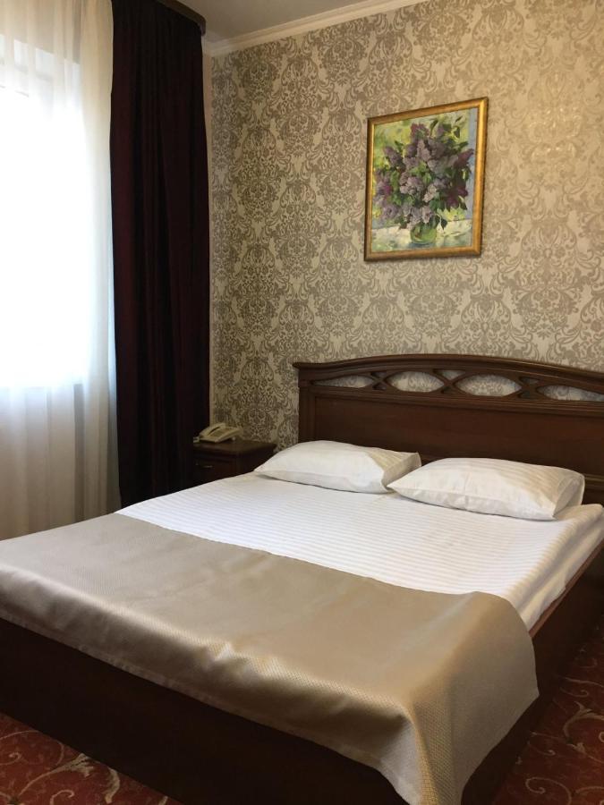 Hotel-Restaurant Lyube Plus Khmelʼnytsʼkyy Exteriér fotografie