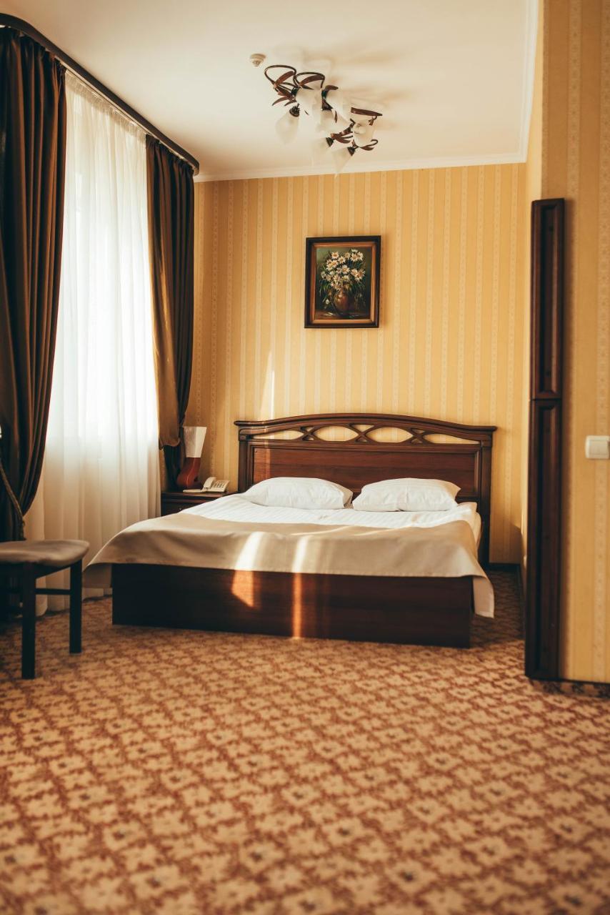 Hotel-Restaurant Lyube Plus Khmelʼnytsʼkyy Exteriér fotografie