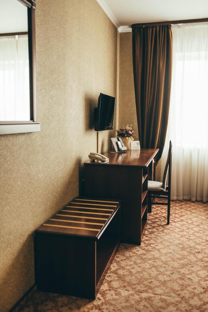 Hotel-Restaurant Lyube Plus Khmelʼnytsʼkyy Exteriér fotografie